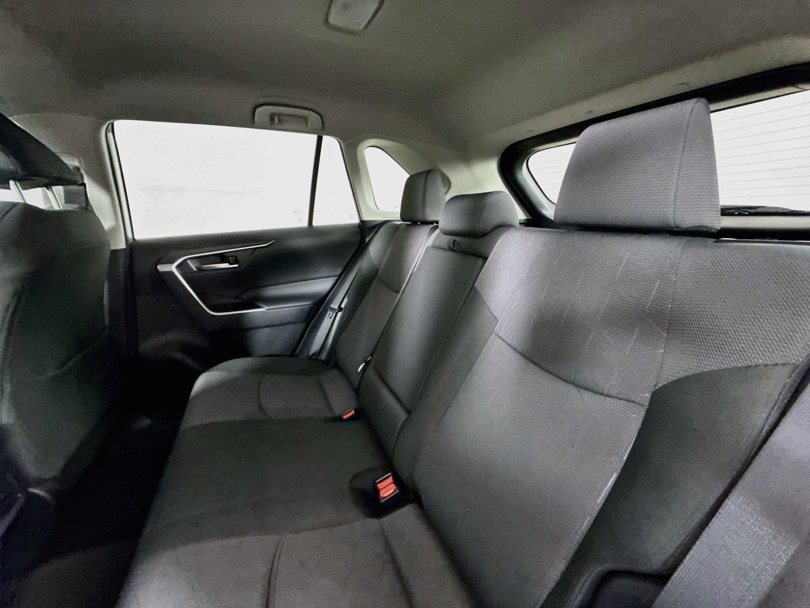2025 Toyota RAV4 XLE photo 27
