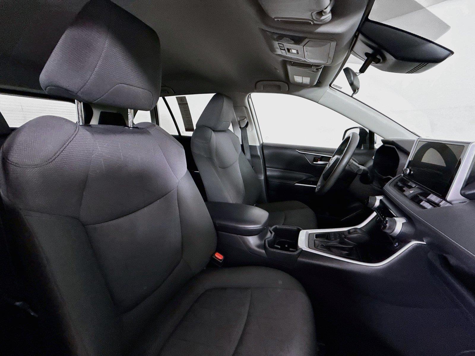 2025 Toyota RAV4 XLE photo 38