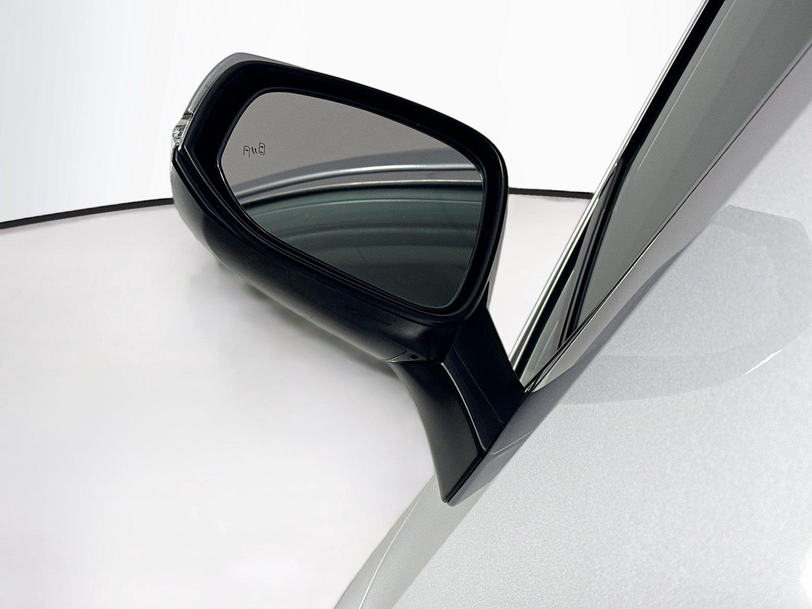2025 Toyota RAV4 XLE photo 4