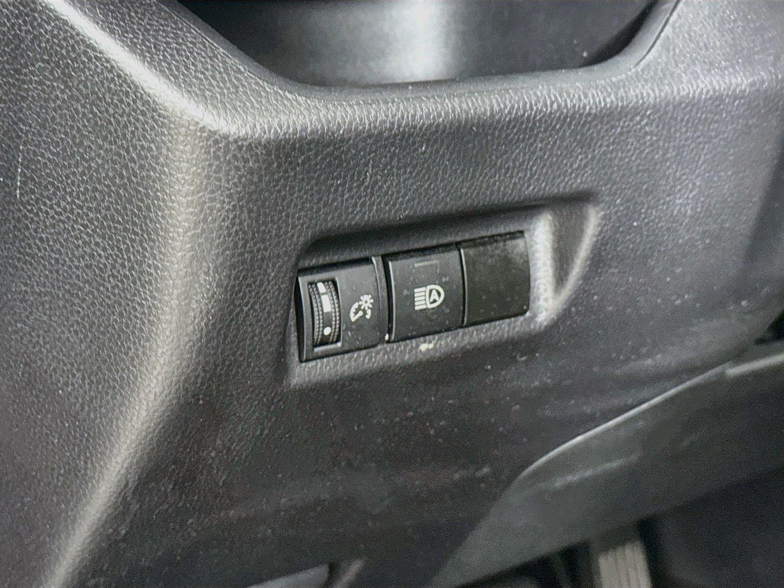2025 Toyota RAV4 XLE photo 14