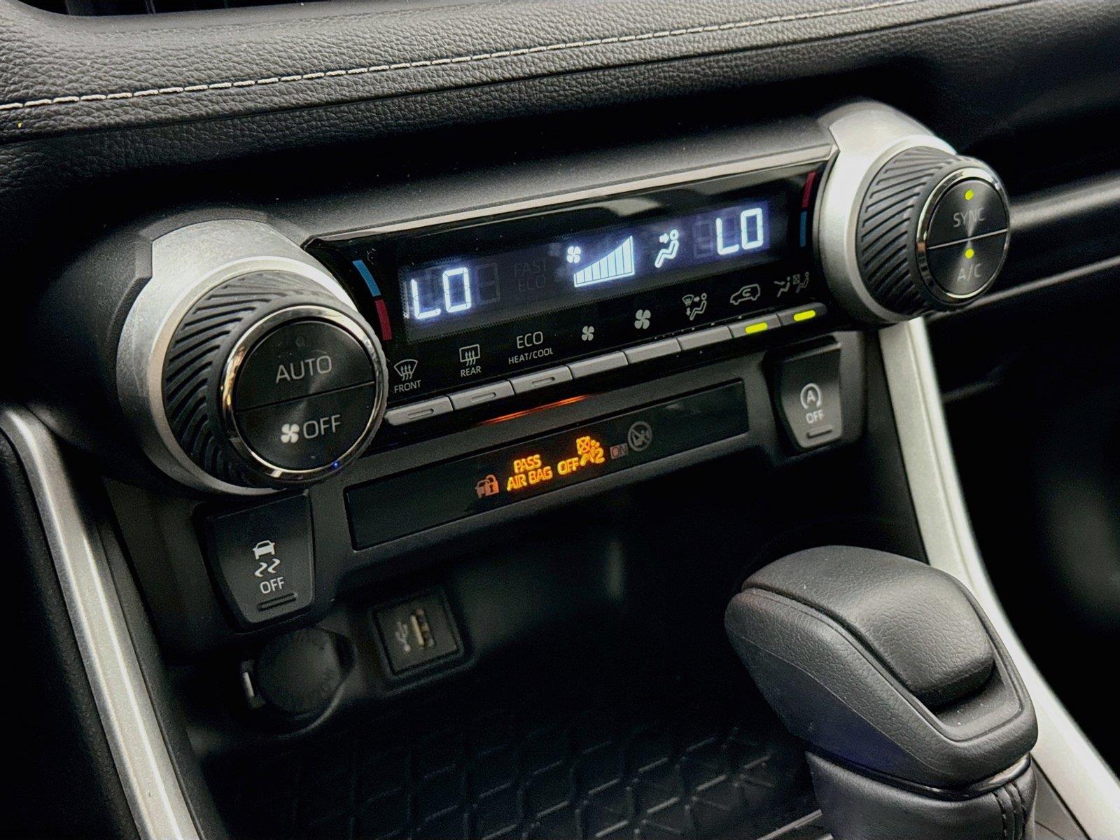 2025 Toyota RAV4 XLE photo 23