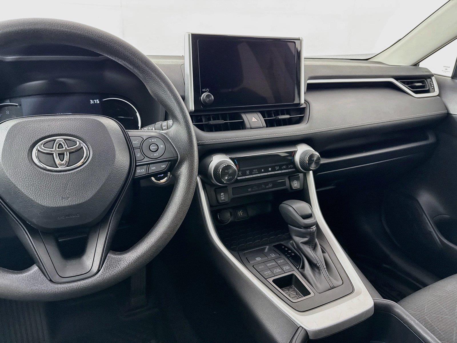 2025 Toyota RAV4 XLE photo 29