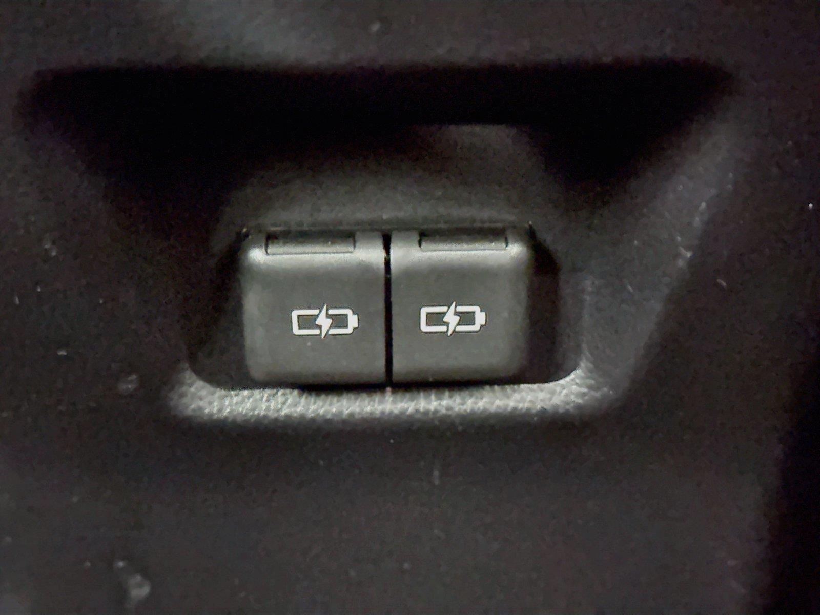 2025 Toyota RAV4 XLE photo 34