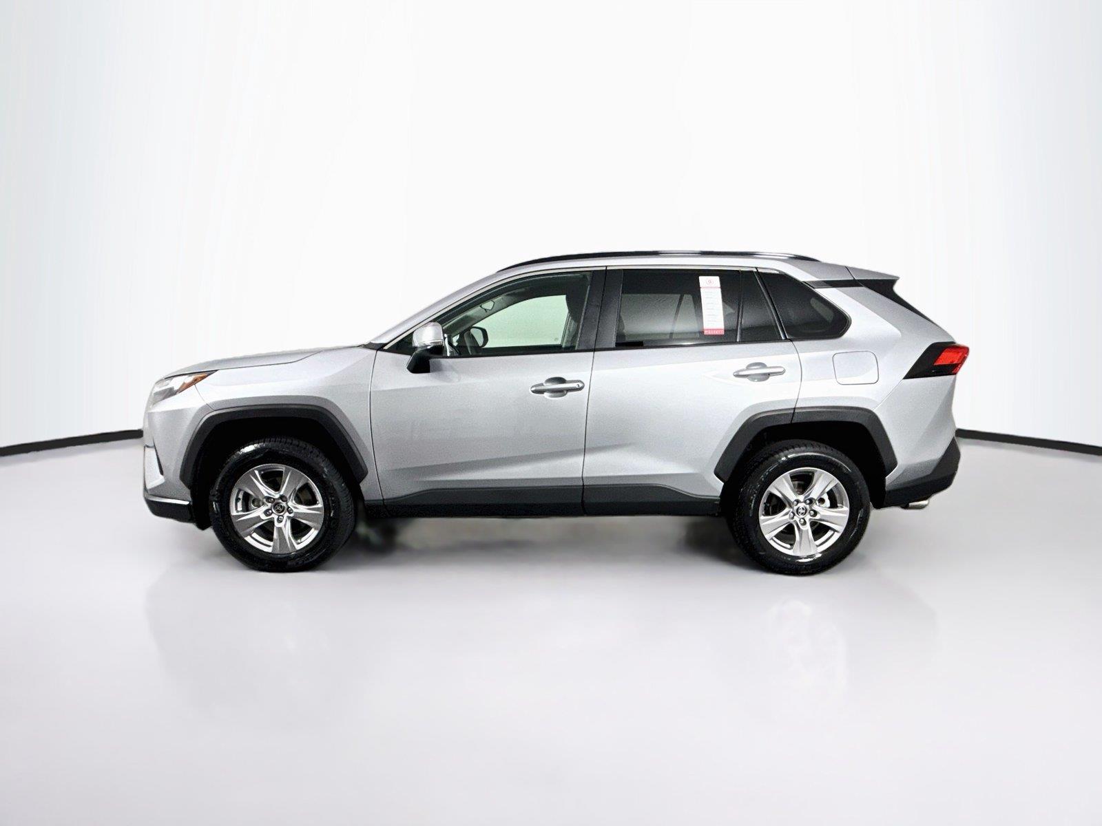 2025 Toyota RAV4 XLE photo 12