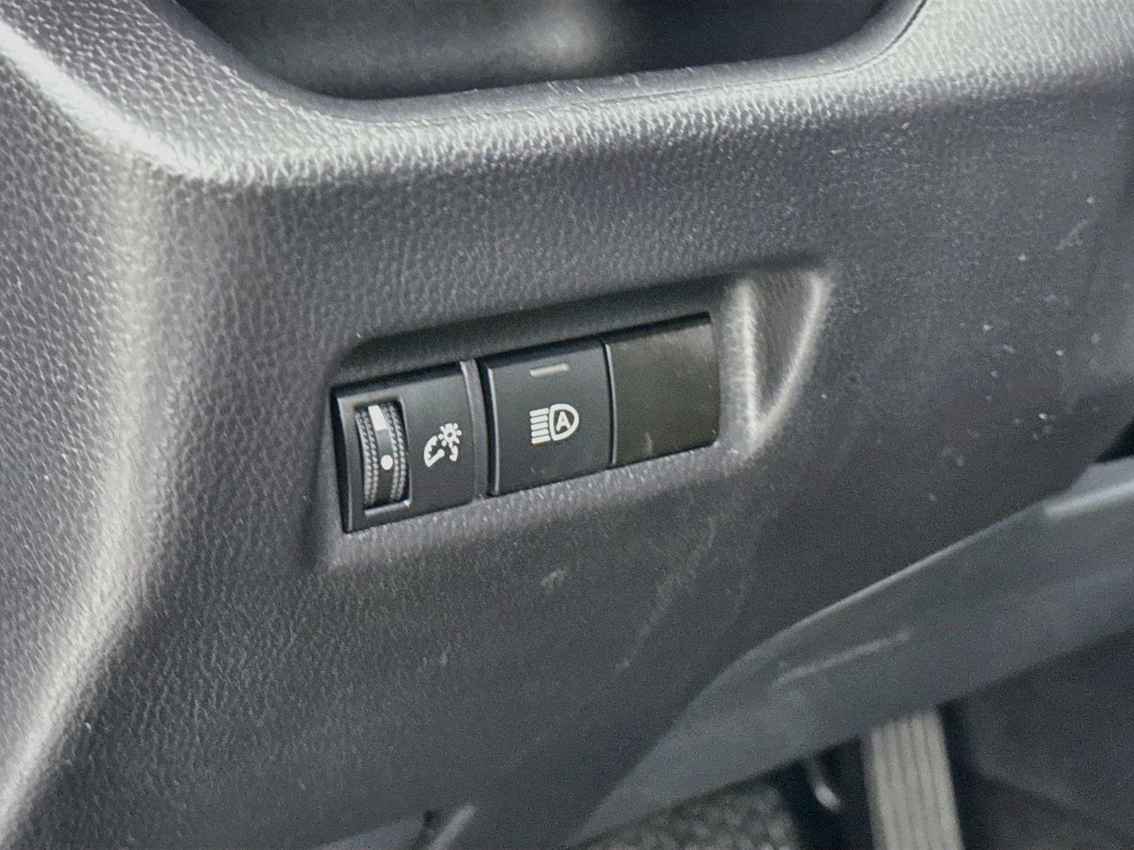 2025 Toyota RAV4 XLE photo 14