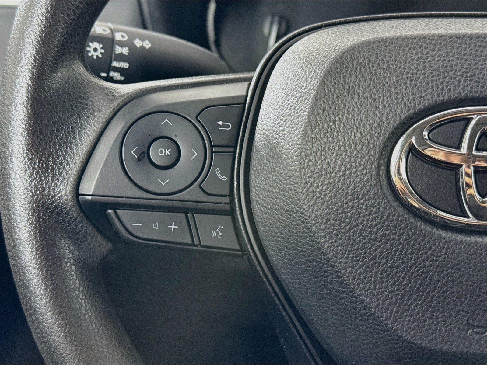 2025 Toyota RAV4 XLE photo 16