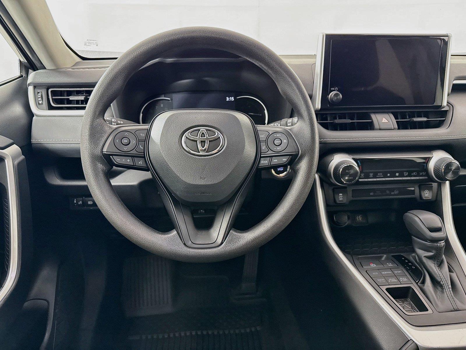 2025 Toyota RAV4 XLE photo 28