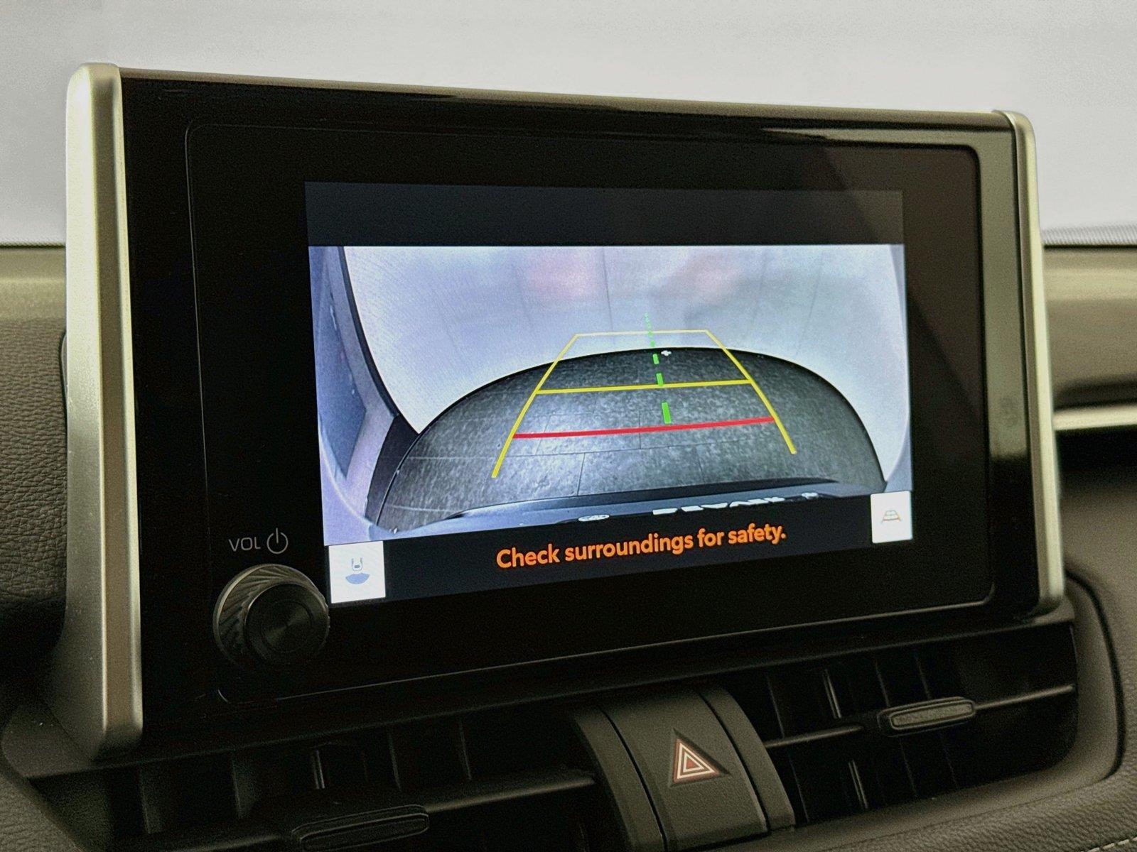 2025 Toyota RAV4 XLE photo 22