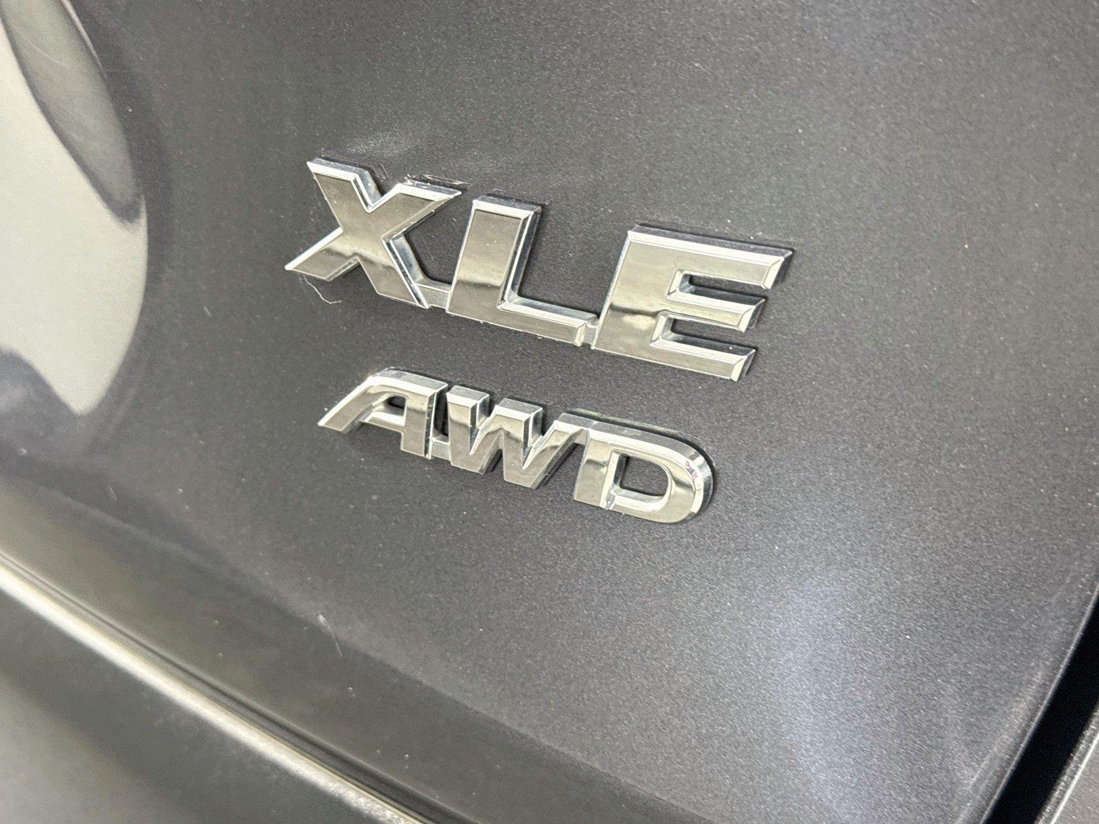 2025 Toyota RAV4 XLE photo 13