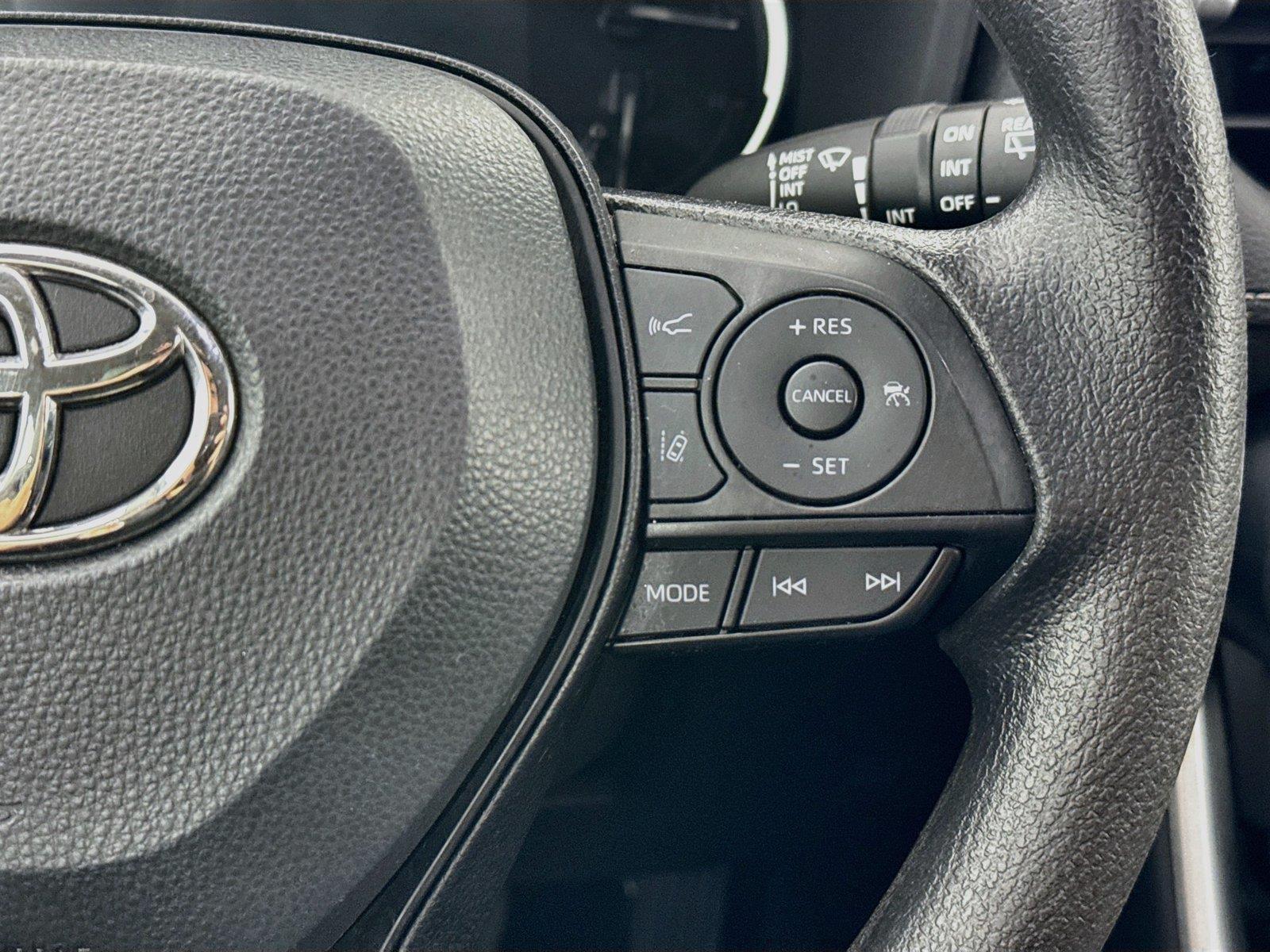 2025 Toyota RAV4 XLE photo 17