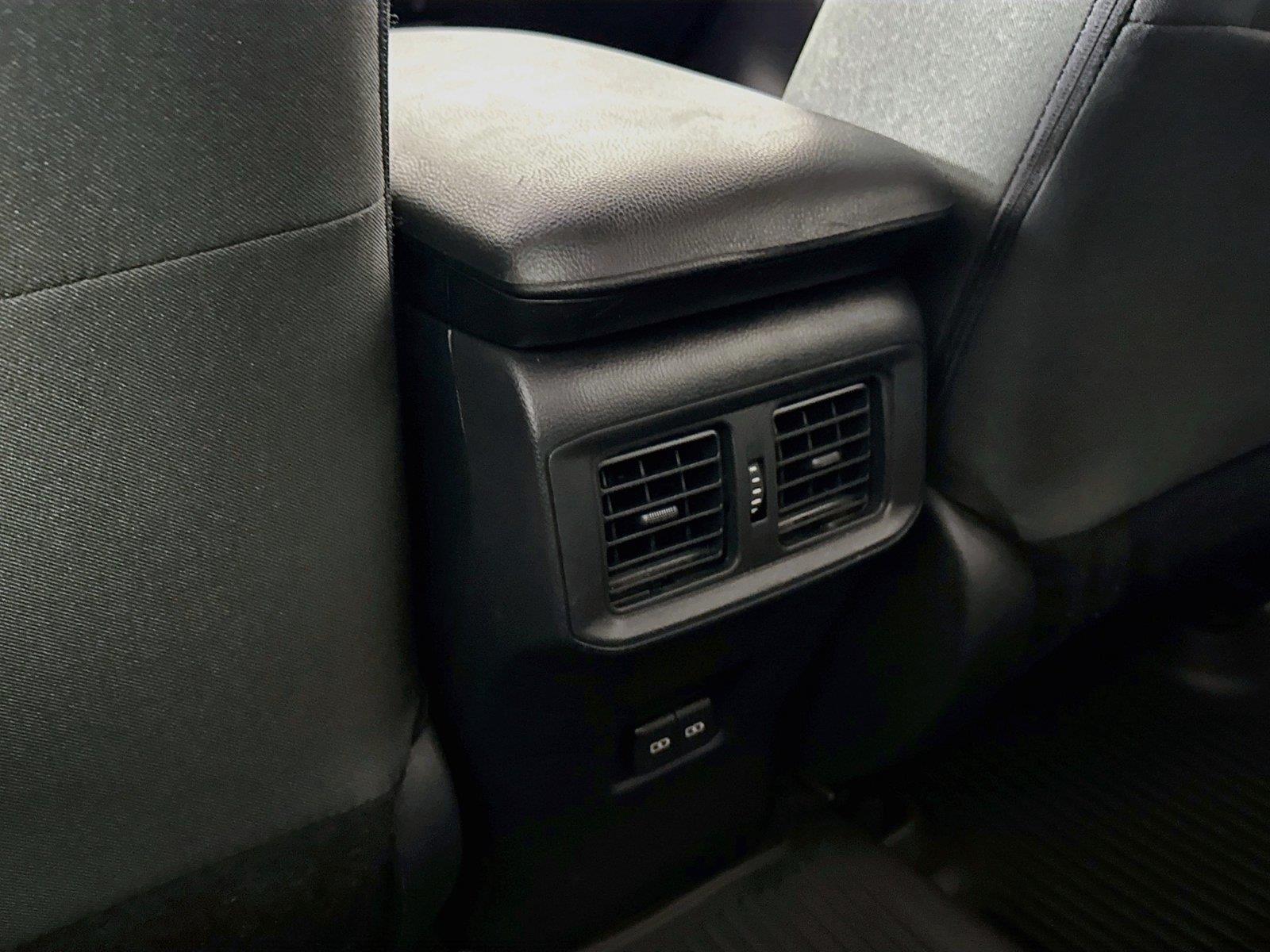 2025 Toyota RAV4 XLE photo 32