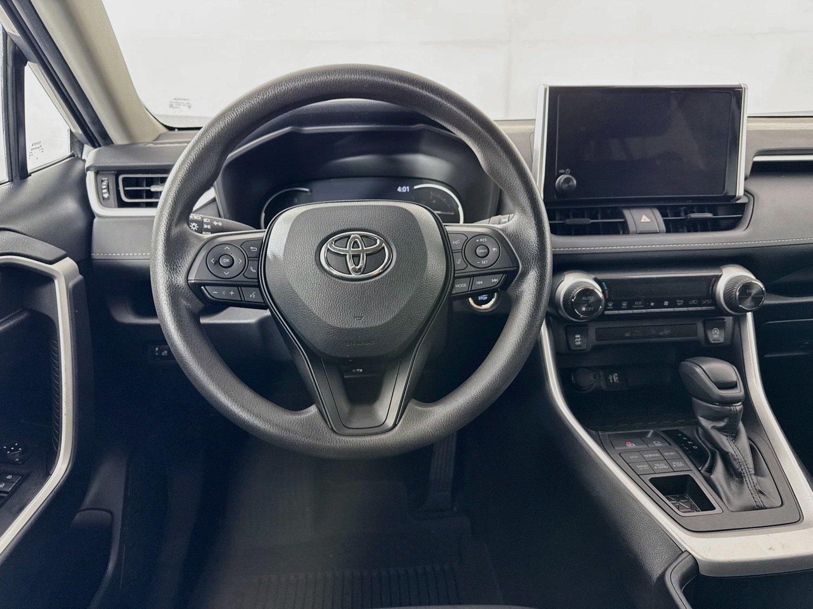 2025 Toyota RAV4 XLE photo 28