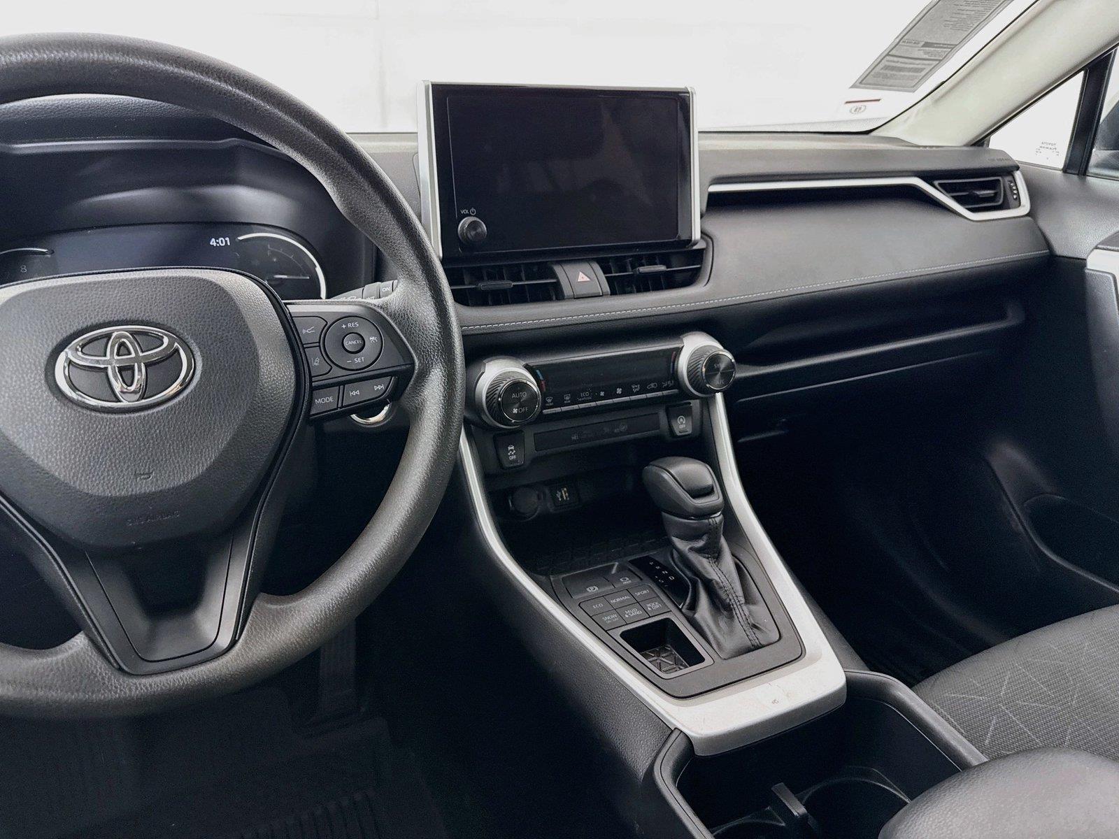 2025 Toyota RAV4 XLE photo 29