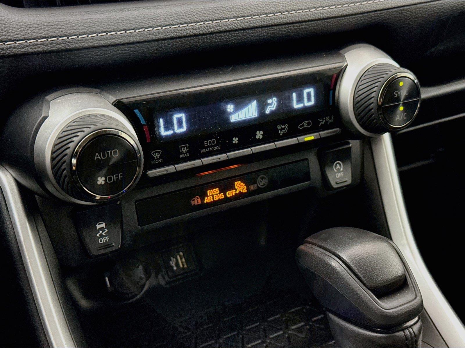 2025 Toyota RAV4 XLE photo 23