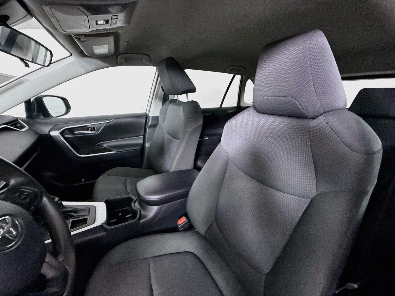 2025 Toyota RAV4 XLE photo 2