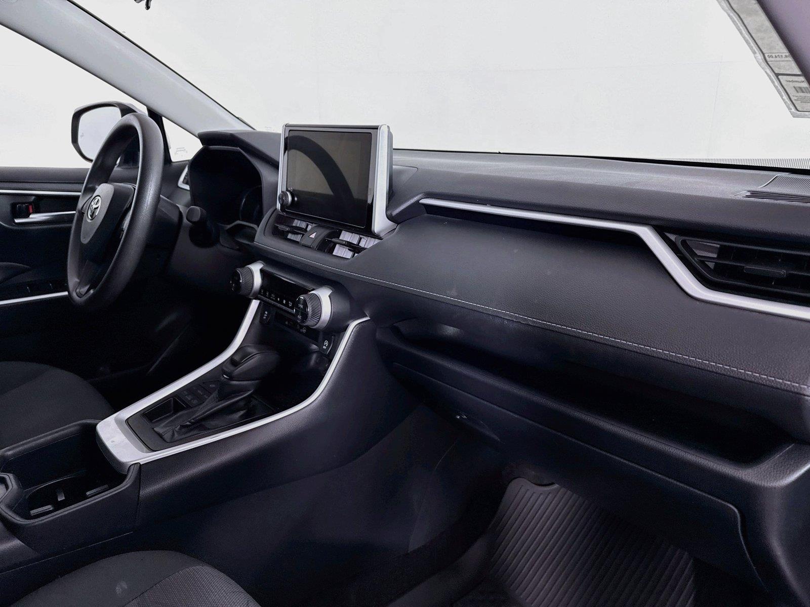 2025 Toyota RAV4 XLE photo 39