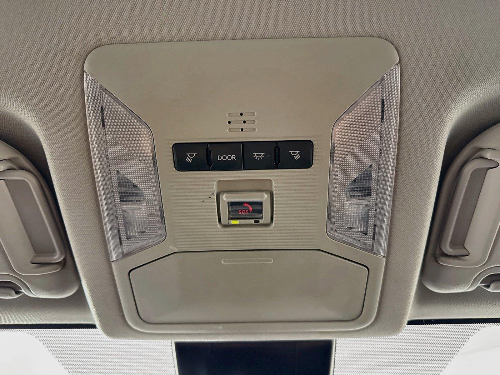 2025 Toyota RAV4 XLE photo 5