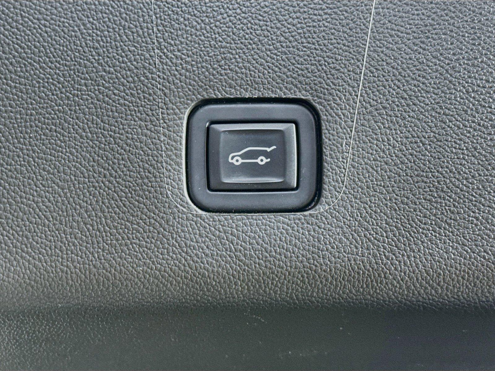 2022 Chevrolet Traverse Premier photo 39