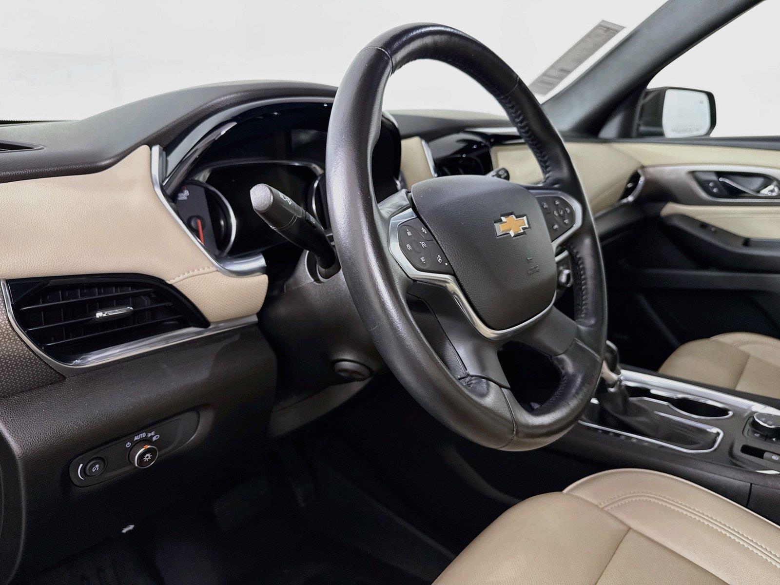 2022 Chevrolet Traverse Premier photo 3