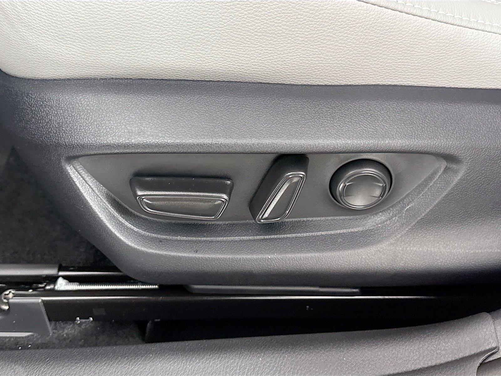 2026 TOYOTA CAMRY HYBRID photo 32