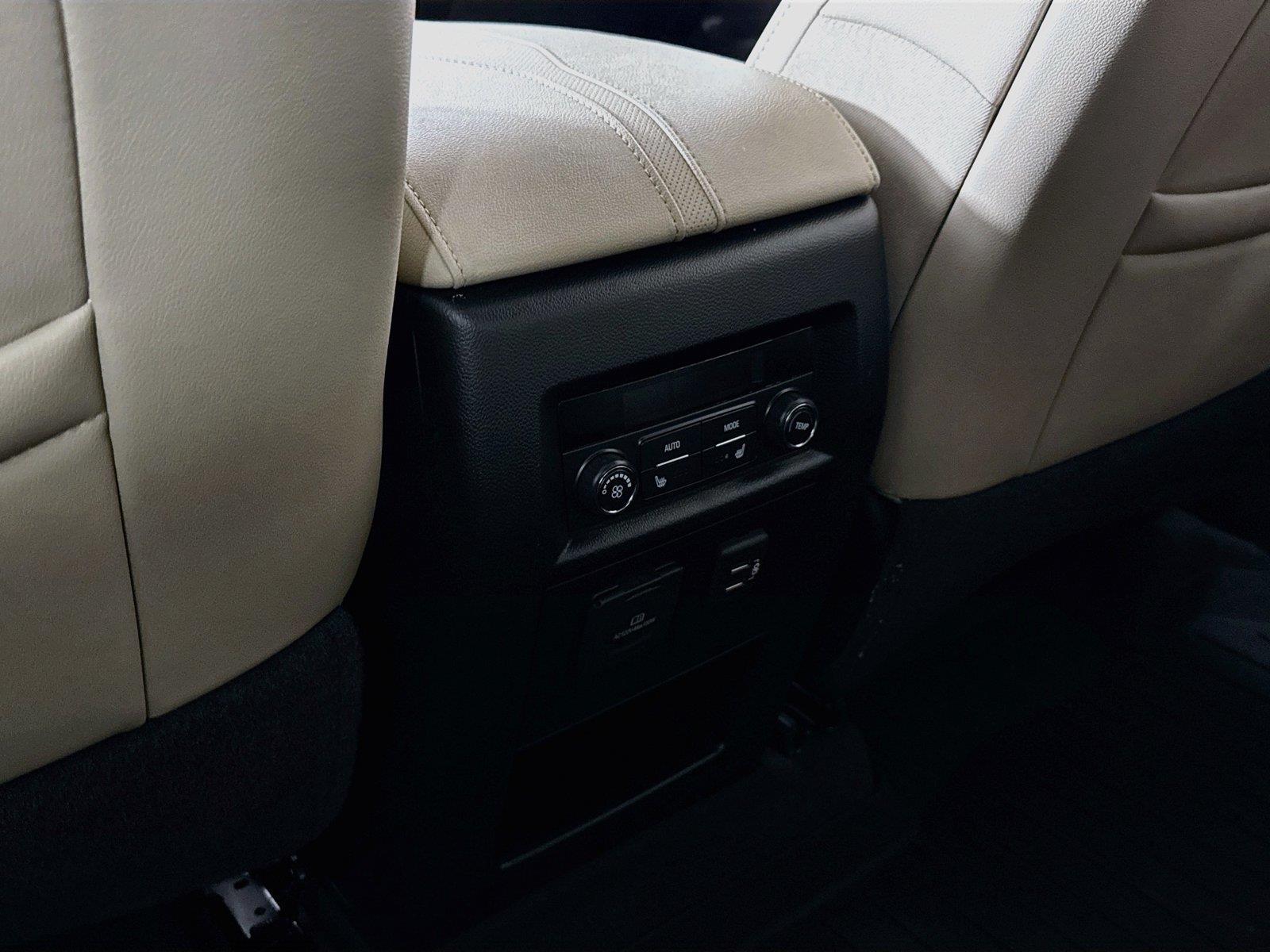 2022 Chevrolet Traverse Premier photo 35