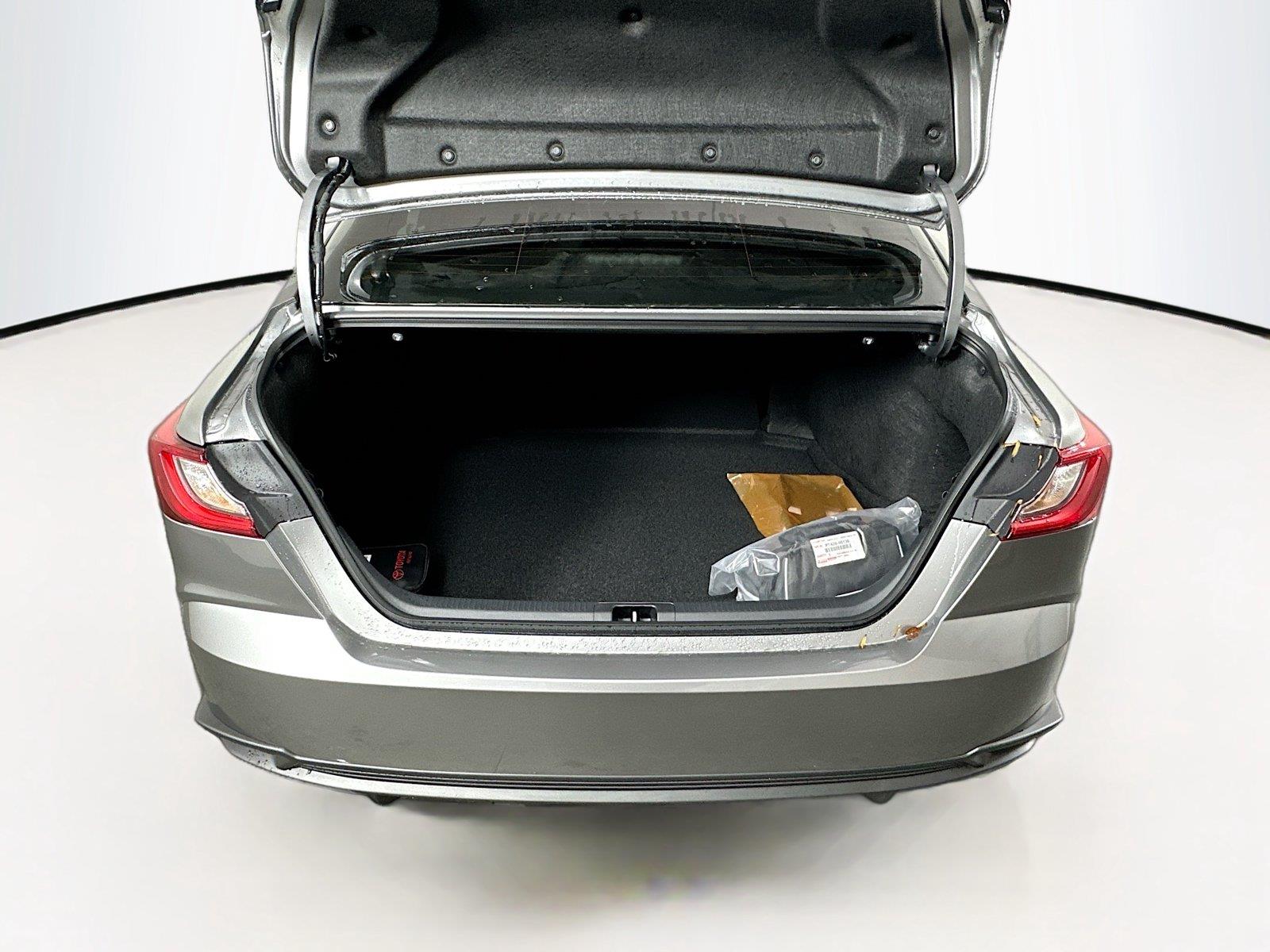 2026 TOYOTA CAMRY HYBRID photo 10