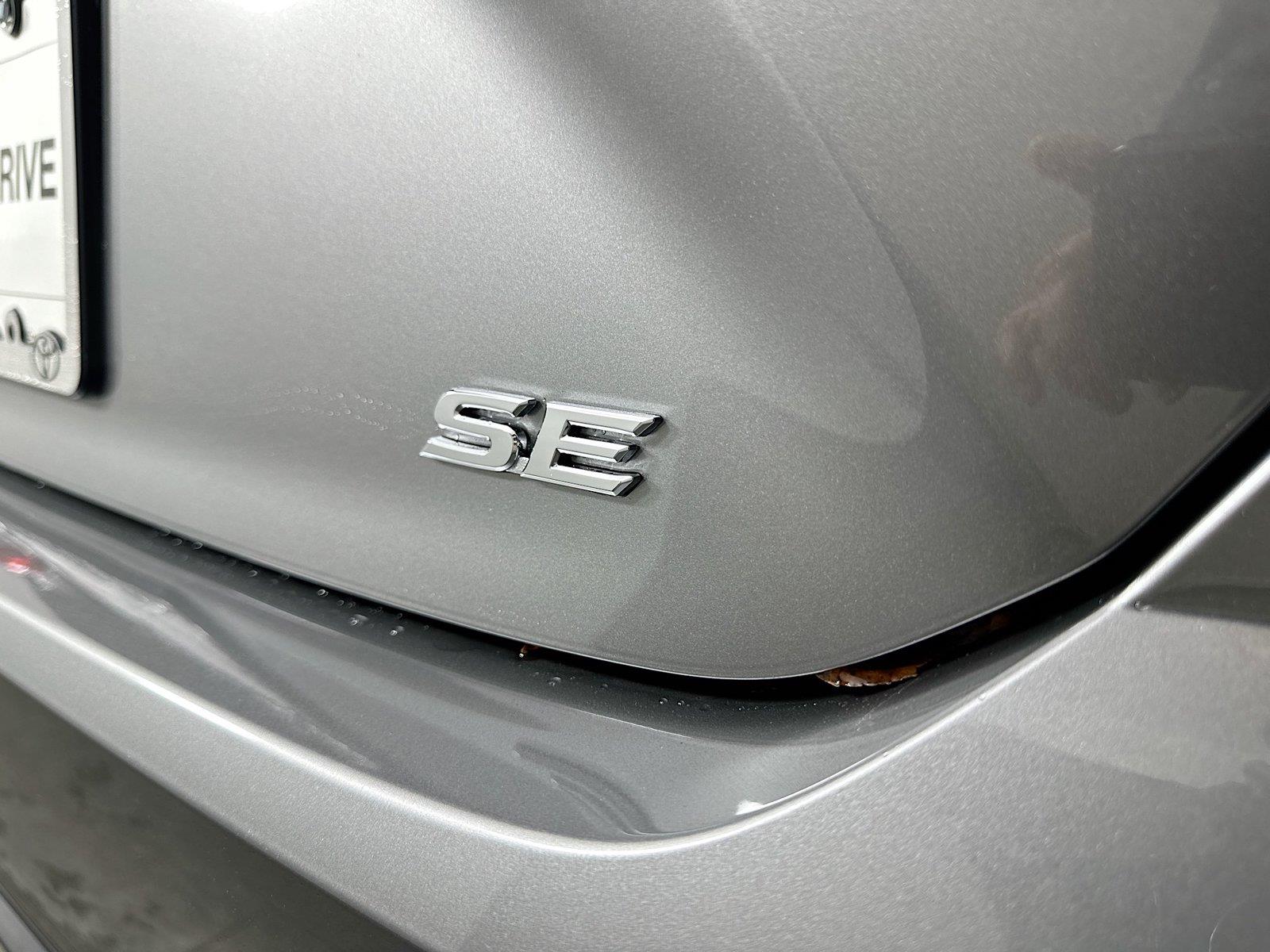 2026 TOYOTA CAMRY HYBRID photo 9