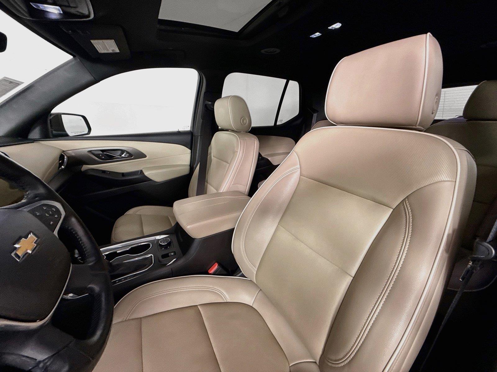 2022 Chevrolet Traverse Premier photo 2