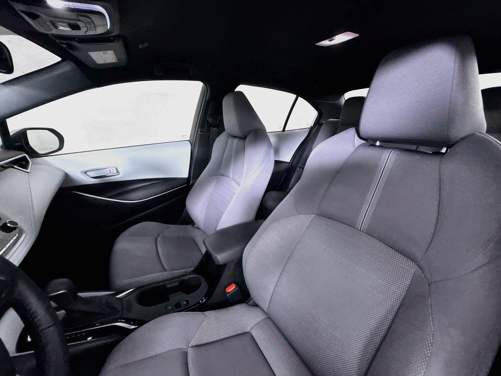 2025 Toyota Corolla SE photo 2