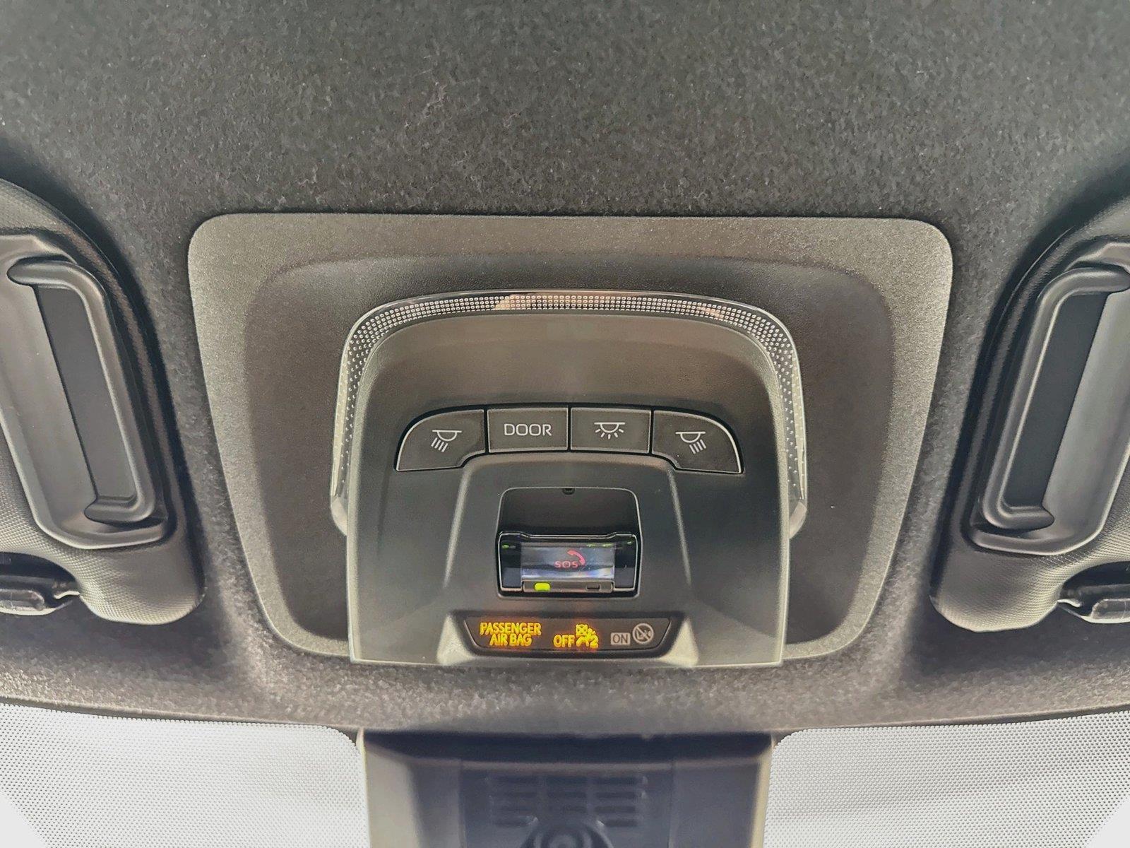 2025 Toyota Corolla SE photo 5