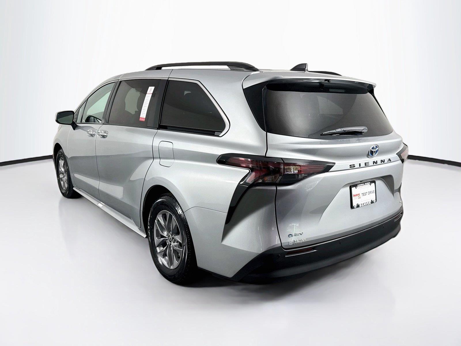 2025 Toyota Sienna XLE 8-Passenger photo 12