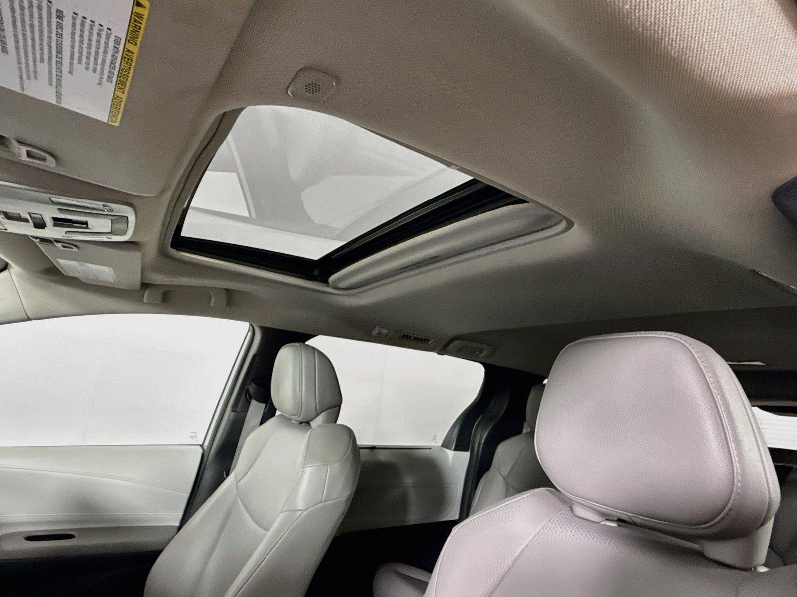 2025 Toyota Sienna XLE 8-Passenger photo 5