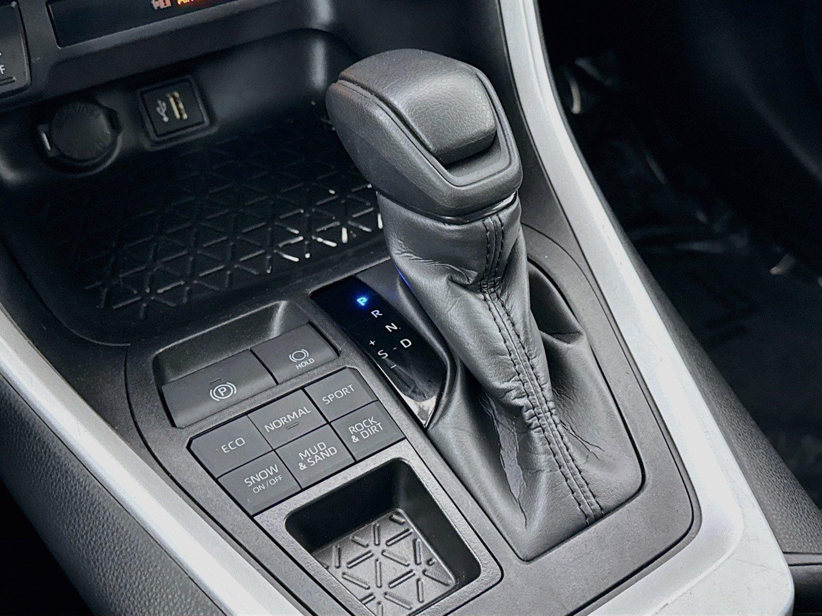 2025 Toyota RAV4 XLE photo 23