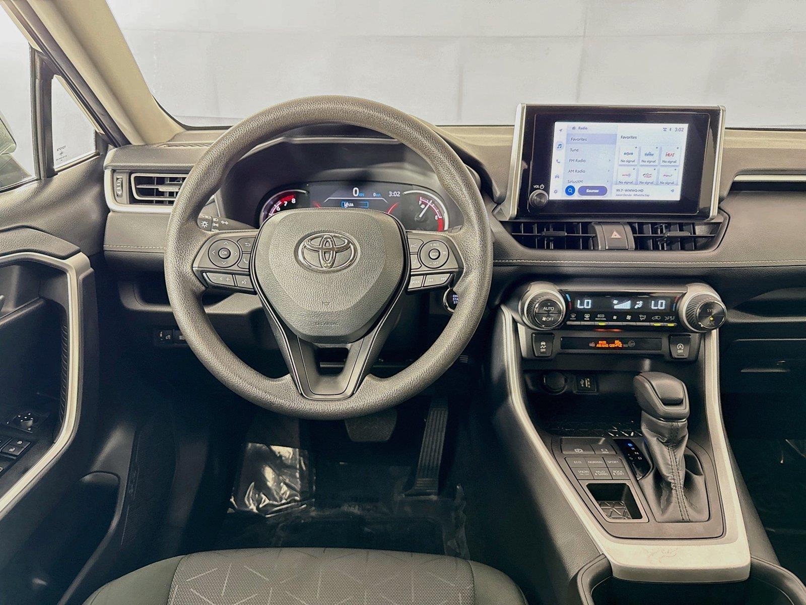 2025 Toyota RAV4 XLE photo 27