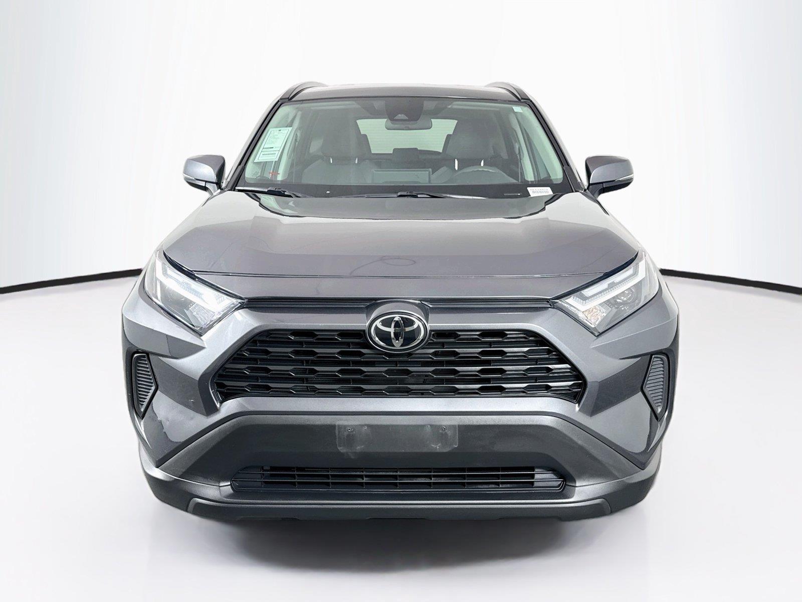 2025 Toyota RAV4 XLE photo 6