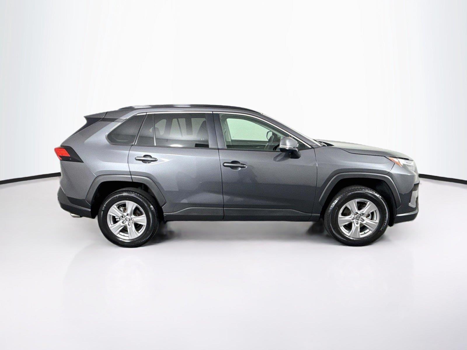 2025 Toyota RAV4 XLE photo 8