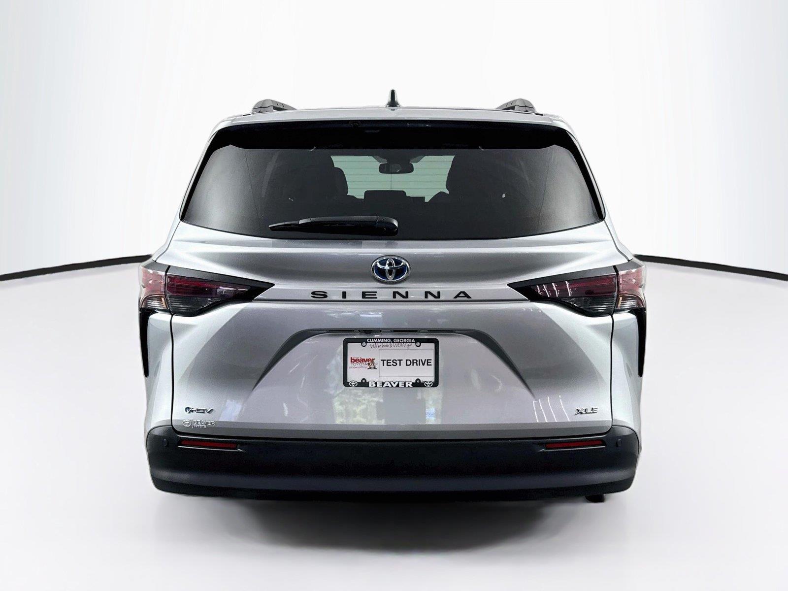 2025 Toyota Sienna XLE 8-Passenger photo 11