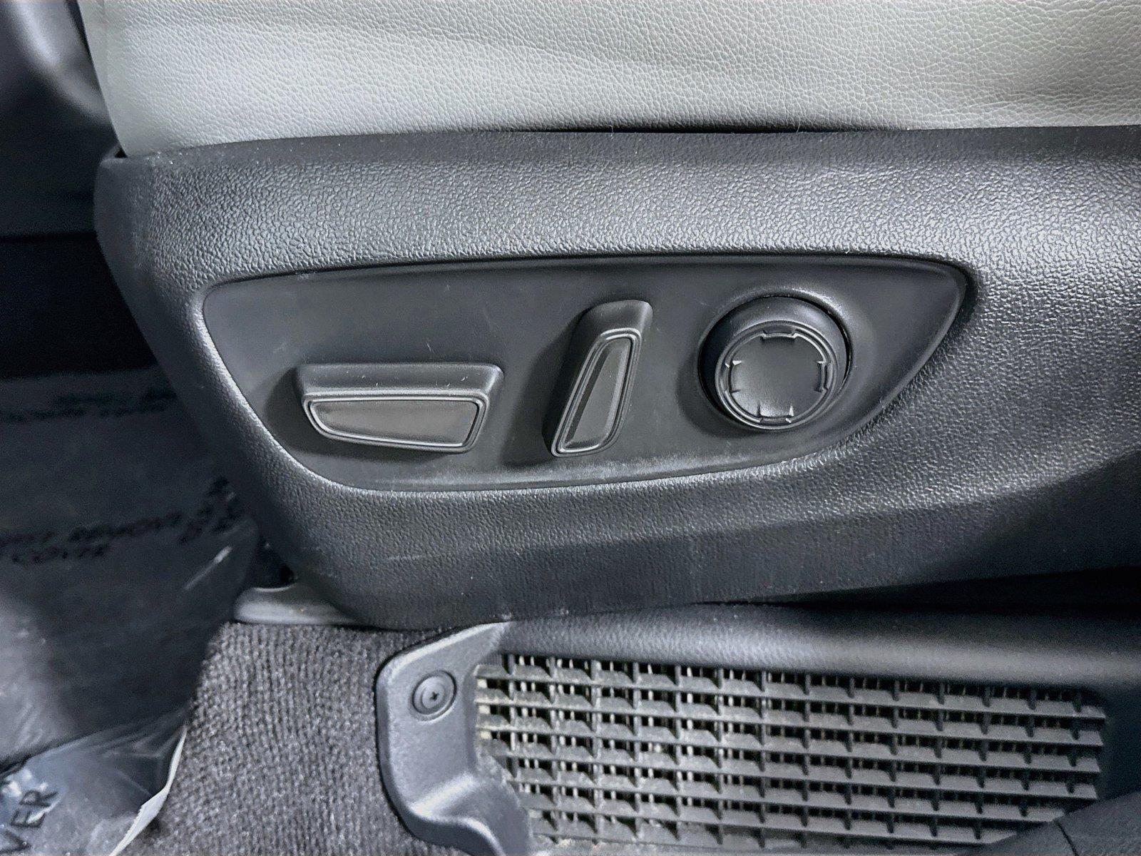 2025 Toyota Sienna XLE 8-Passenger photo 29