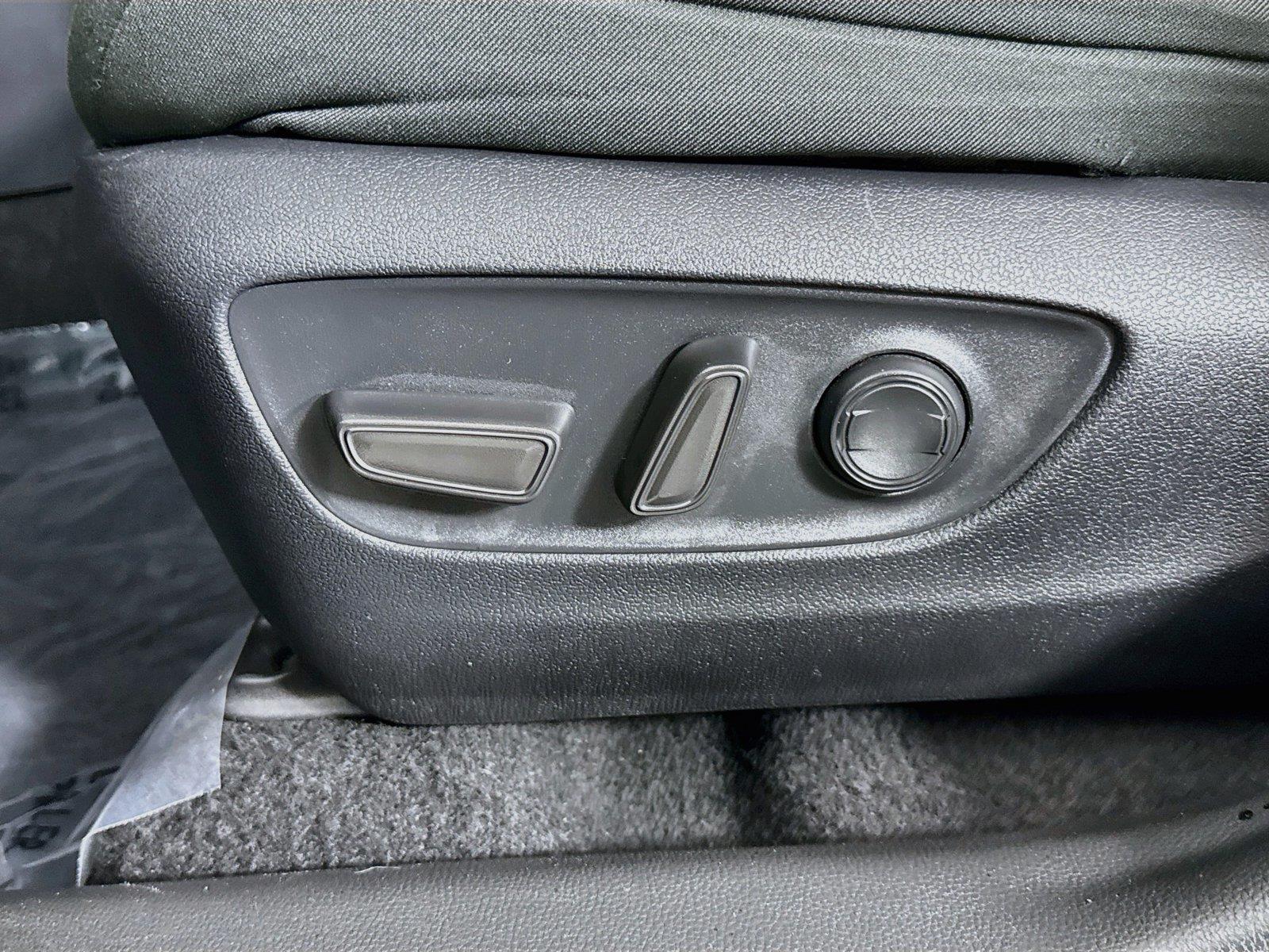2025 Toyota RAV4 XLE photo 25