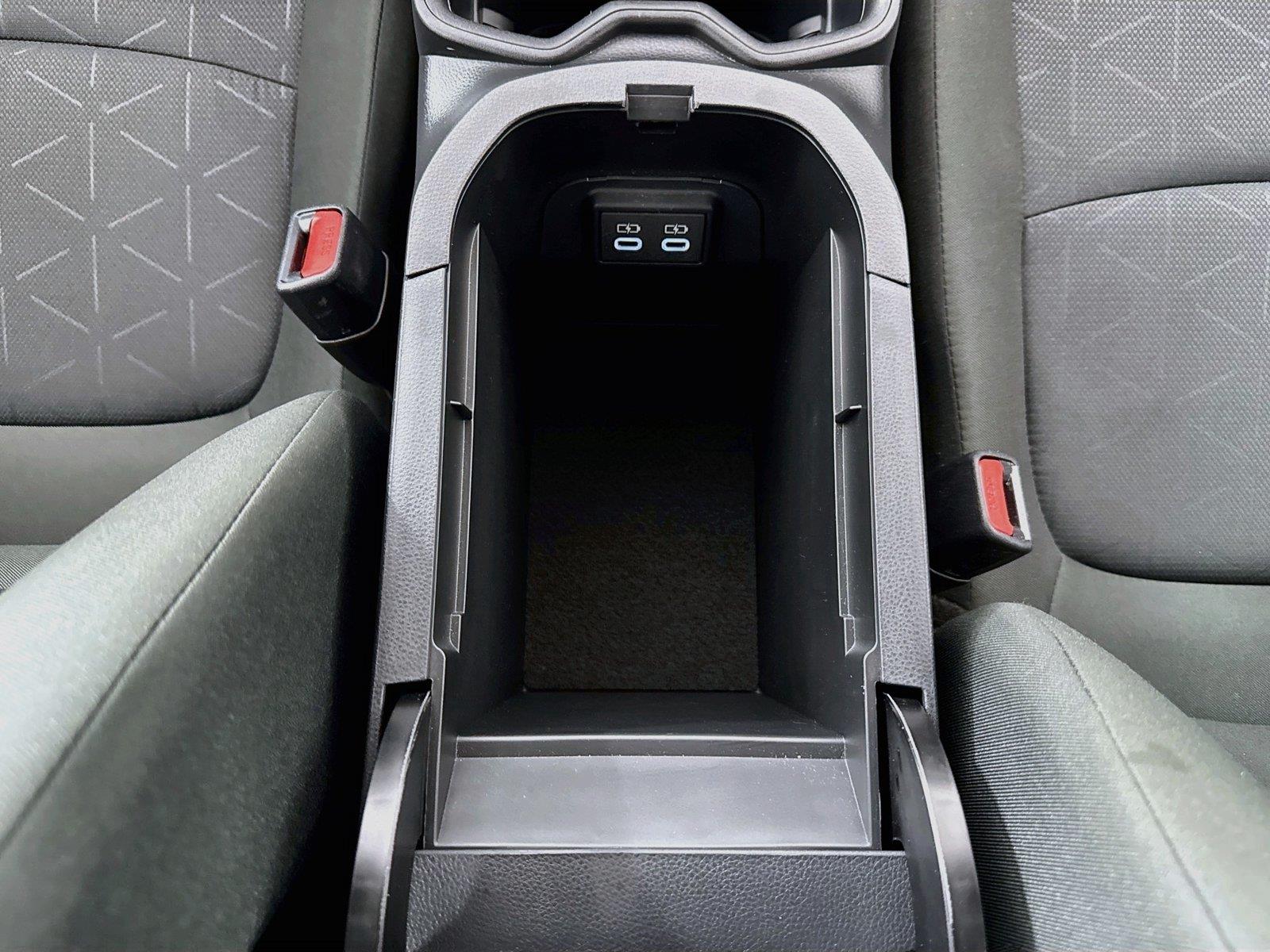 2025 Toyota RAV4 XLE photo 29
