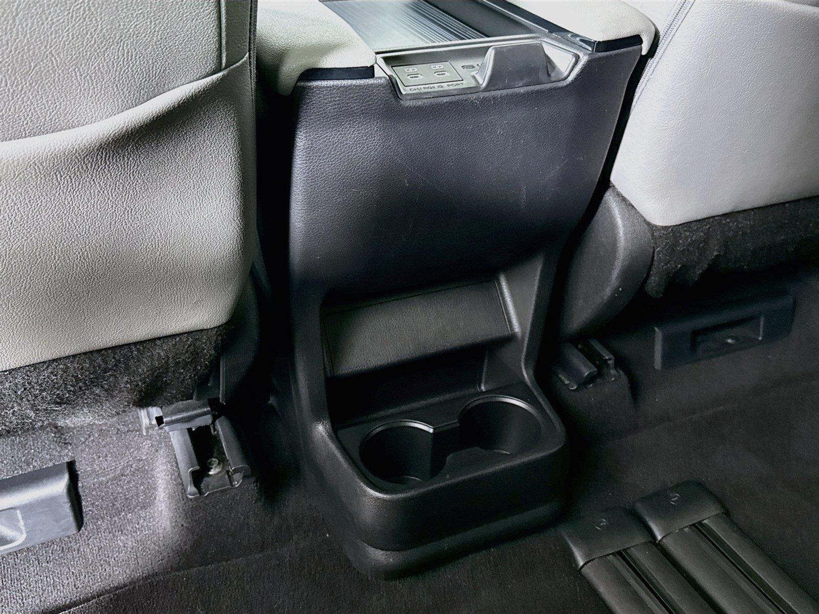 2025 Toyota Sienna XLE 8-Passenger photo 35