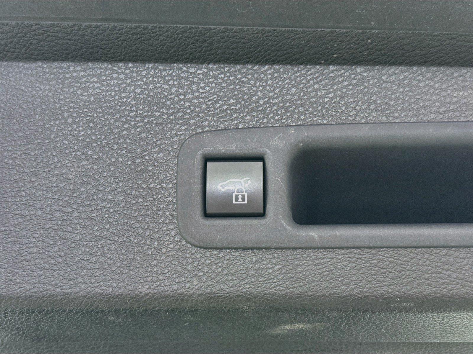 2025 Toyota Sienna XLE 8-Passenger photo 38