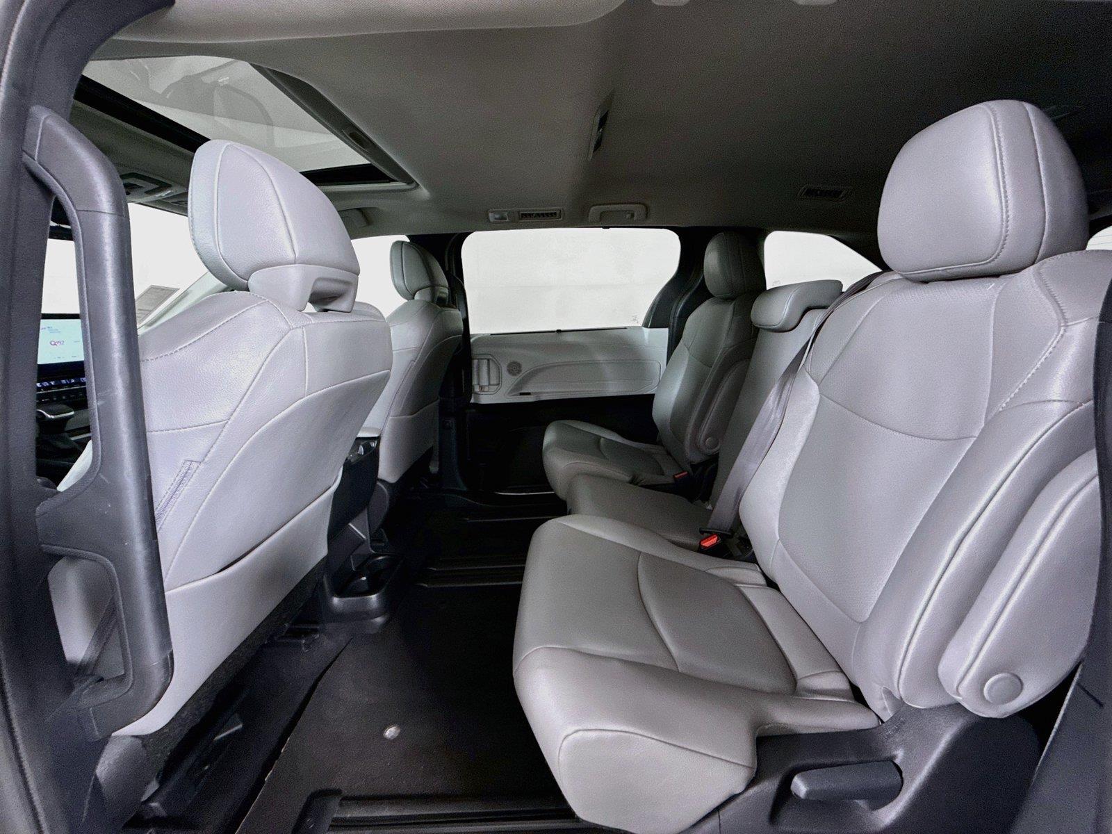 2025 Toyota Sienna XLE 8-Passenger photo 30