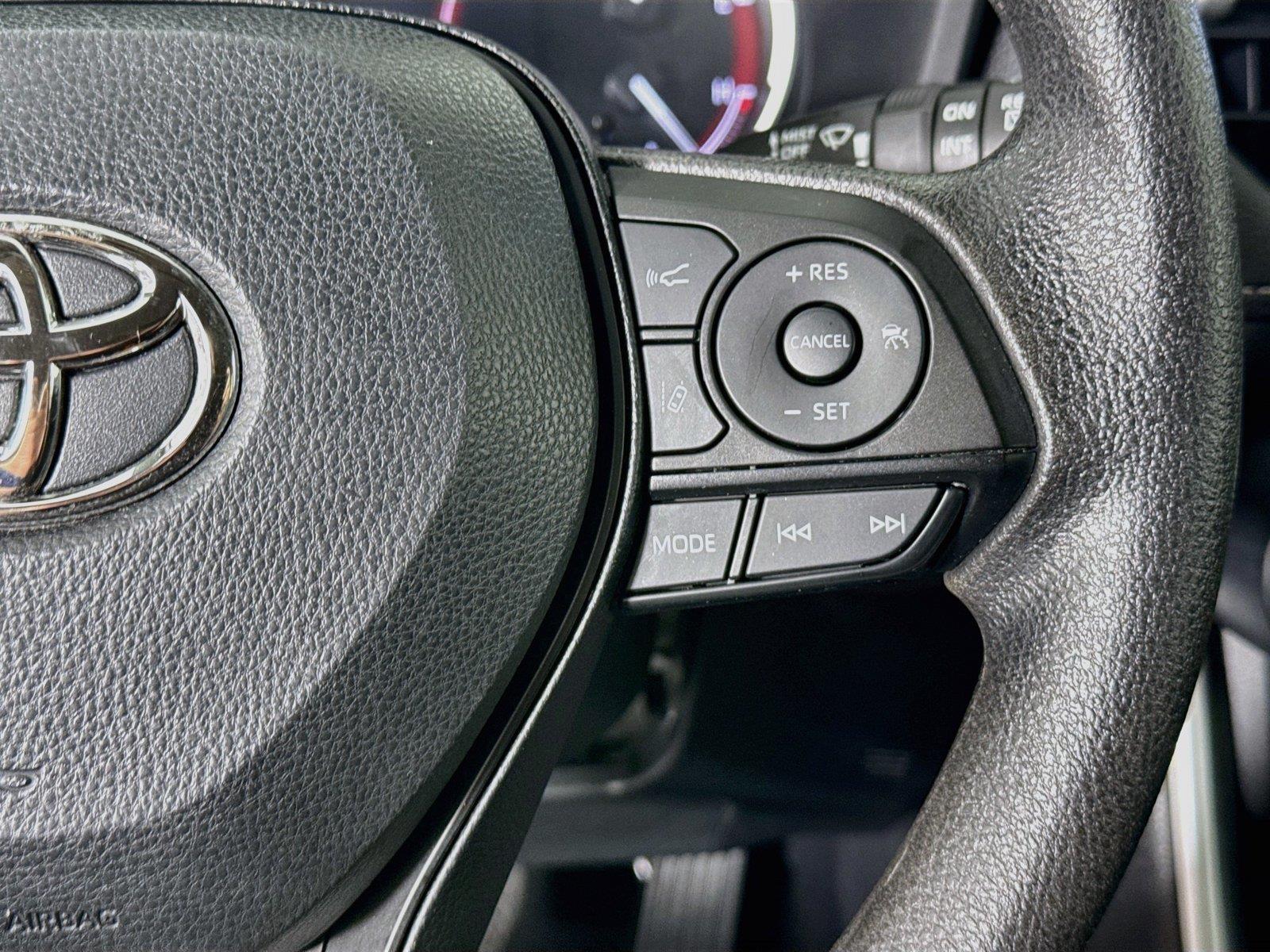 2025 Toyota RAV4 XLE photo 16
