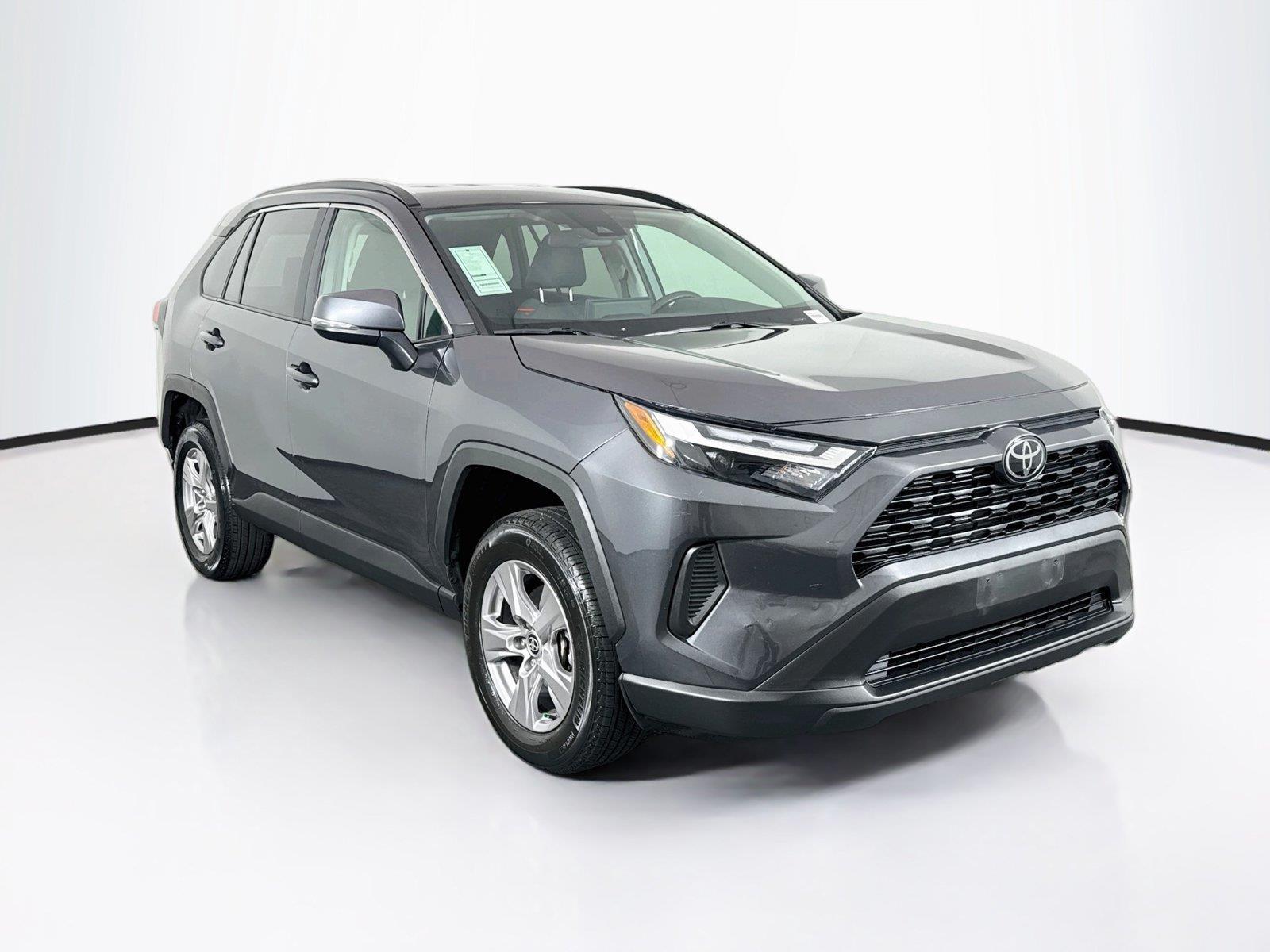 2025 Toyota RAV4 XLE photo 7