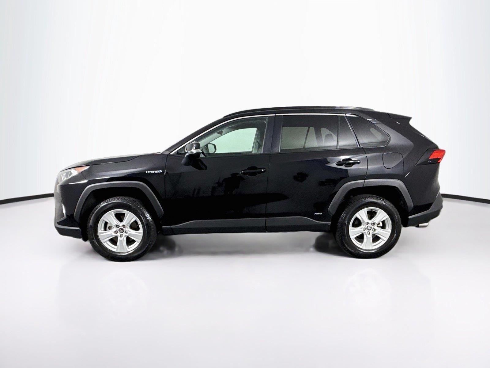 2021 Toyota RAV4 Hybrid XLE photo 11
