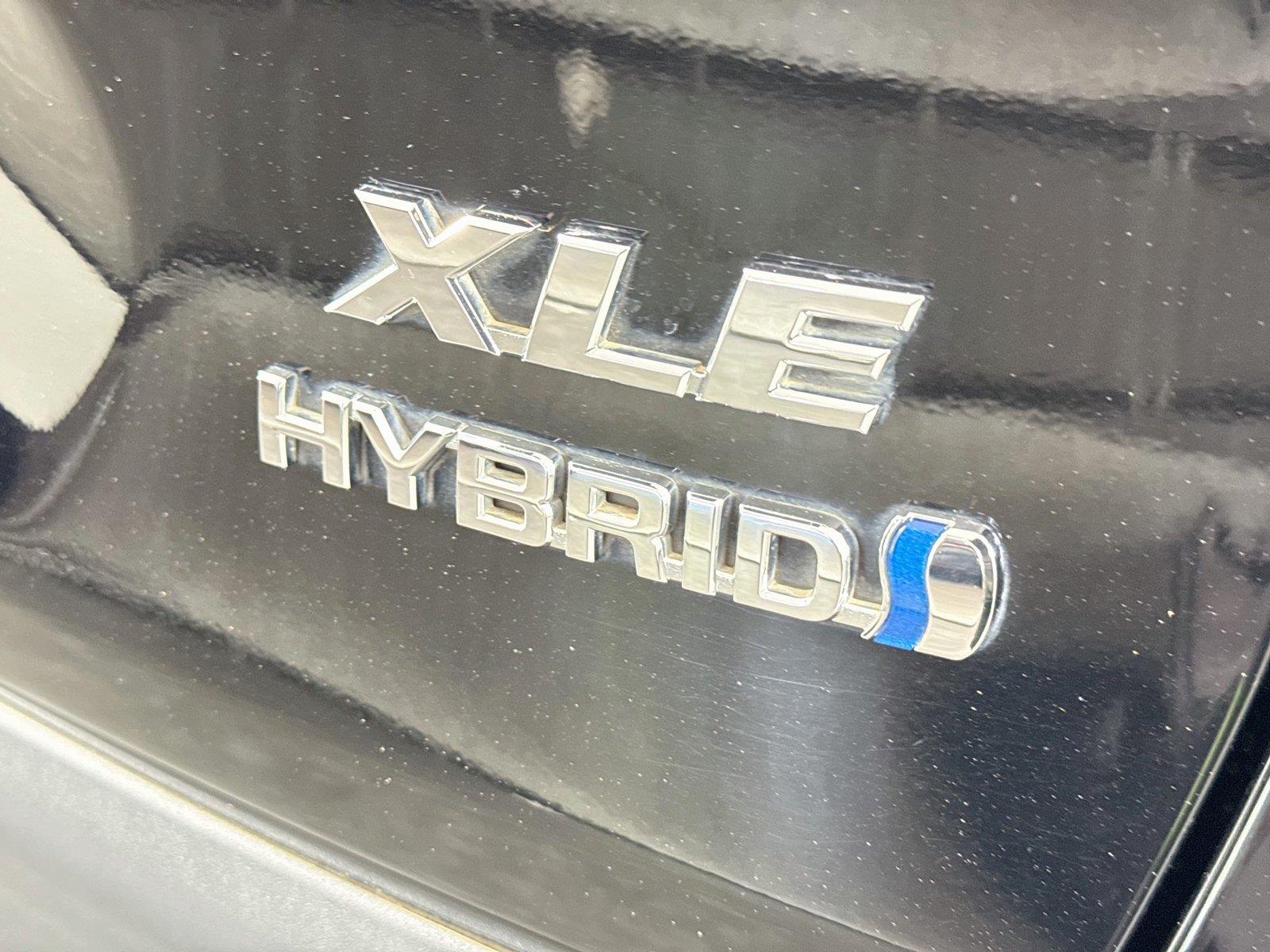 2021 Toyota RAV4 Hybrid XLE photo 12