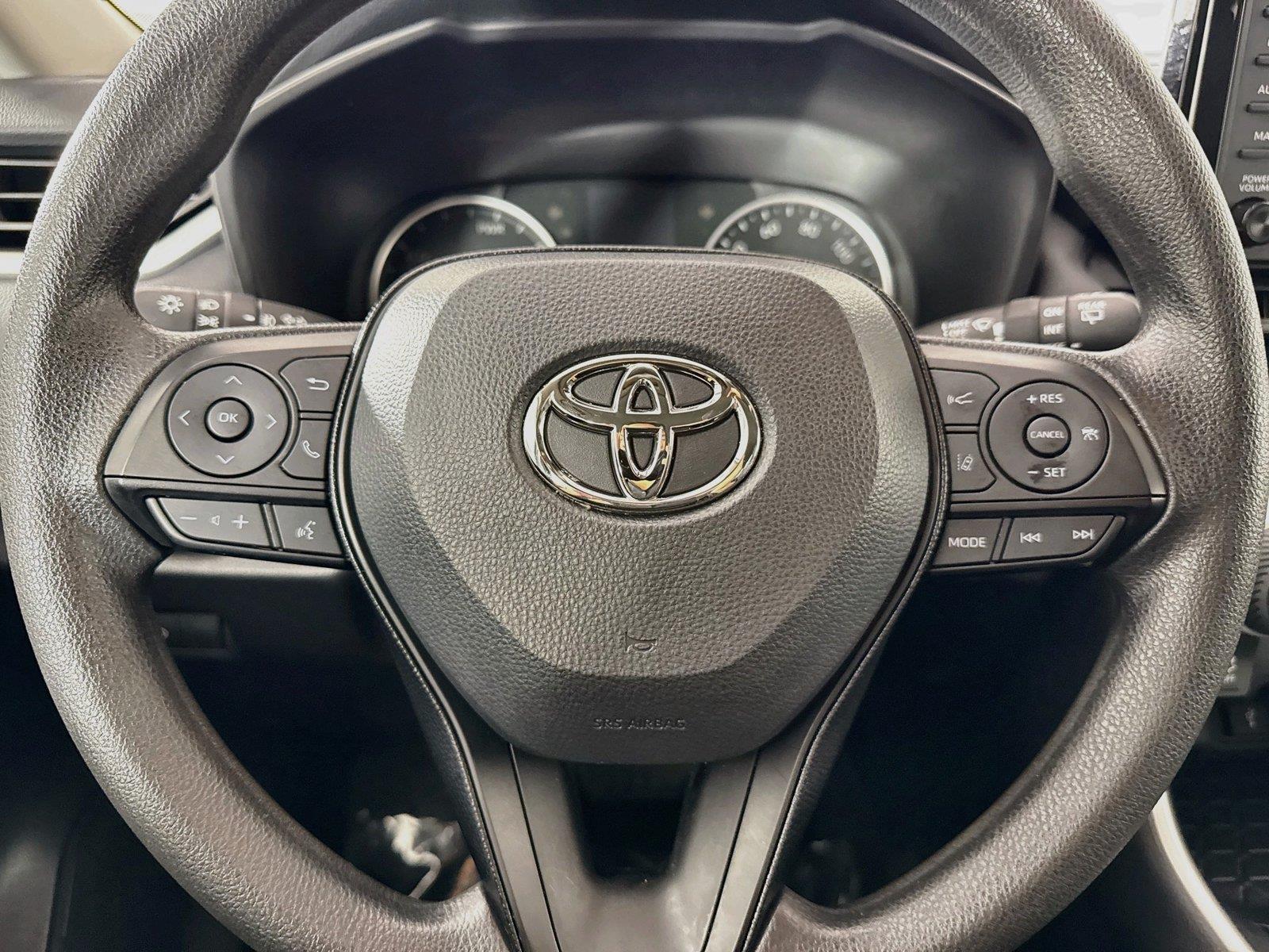 2021 Toyota RAV4 Hybrid XLE photo 14