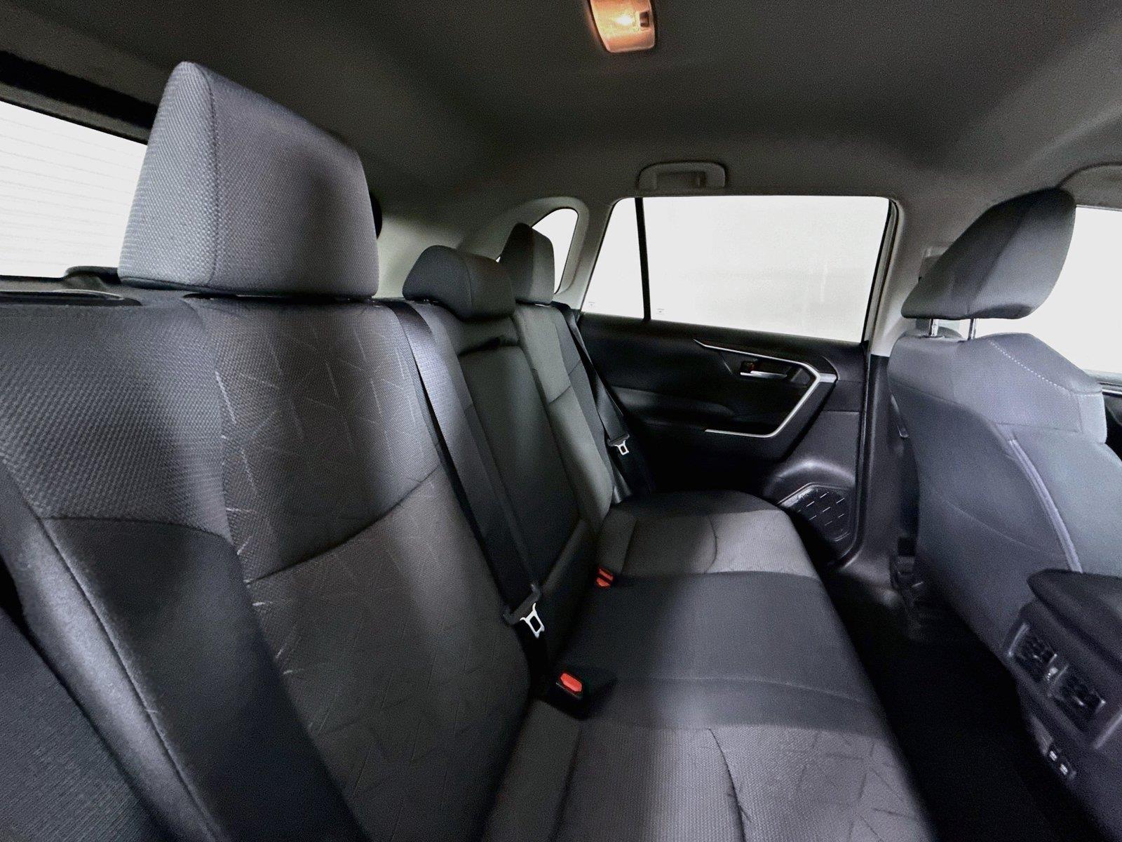 2021 Toyota RAV4 Hybrid XLE photo 38