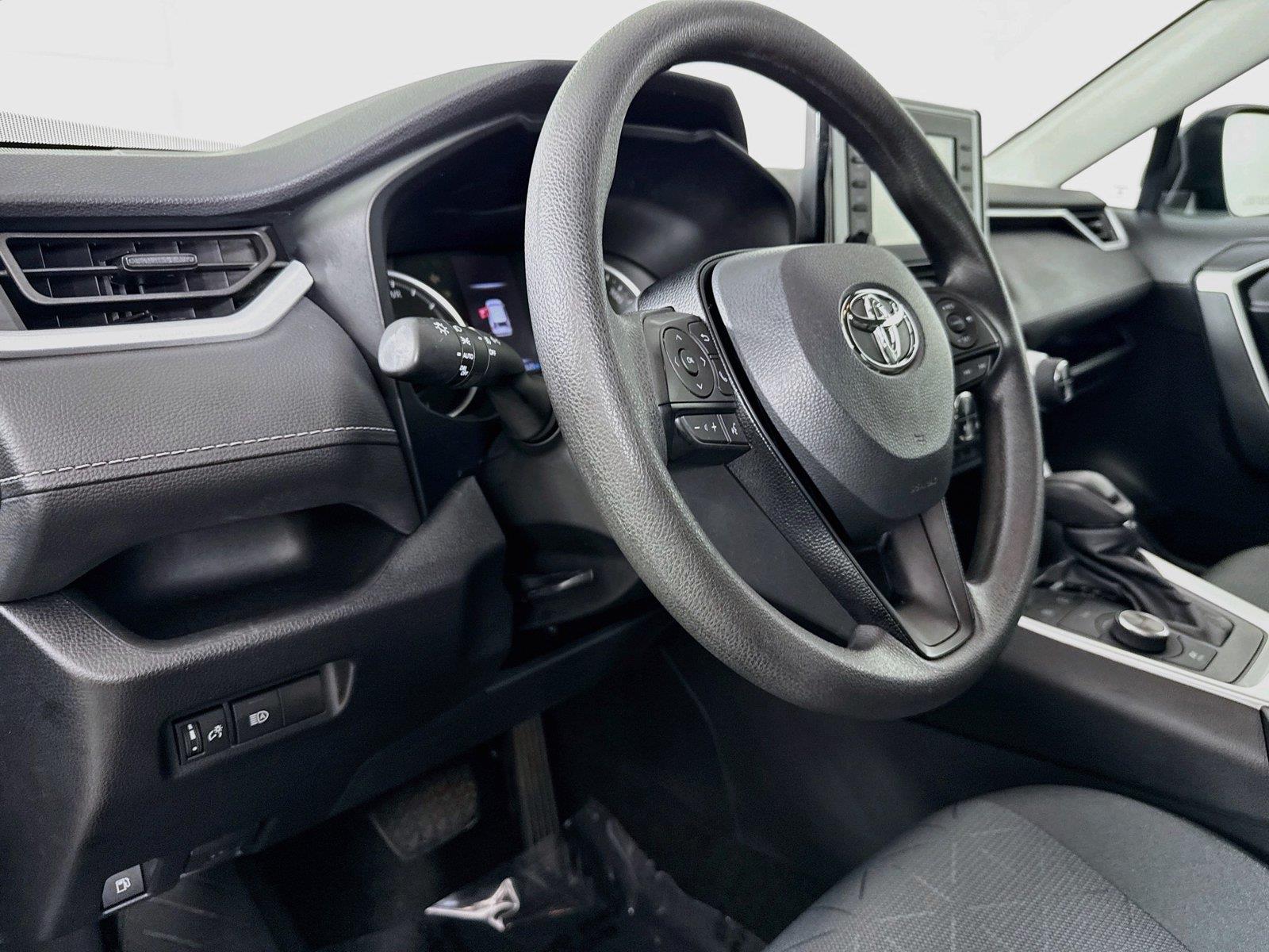2021 Toyota RAV4 Hybrid XLE photo 3